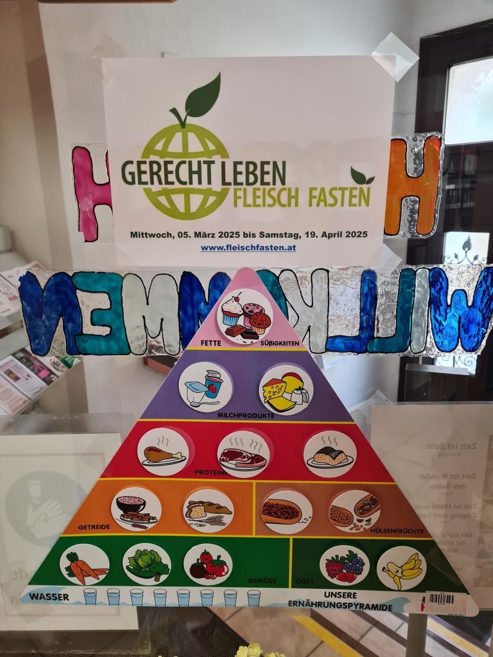 2025_3_Fleischfasten_Beschriftung und gr. Ernährungspyramide