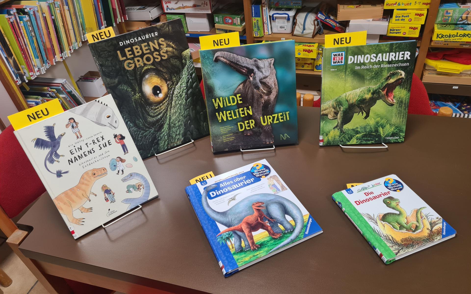 Saisontisch_Hurra die Dinos sind da